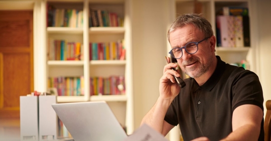 white man on cellphone